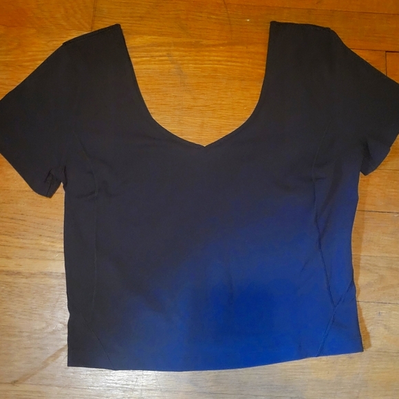 NWOT black Lululemon short sleeve cropped tee - Picture 1 of 3